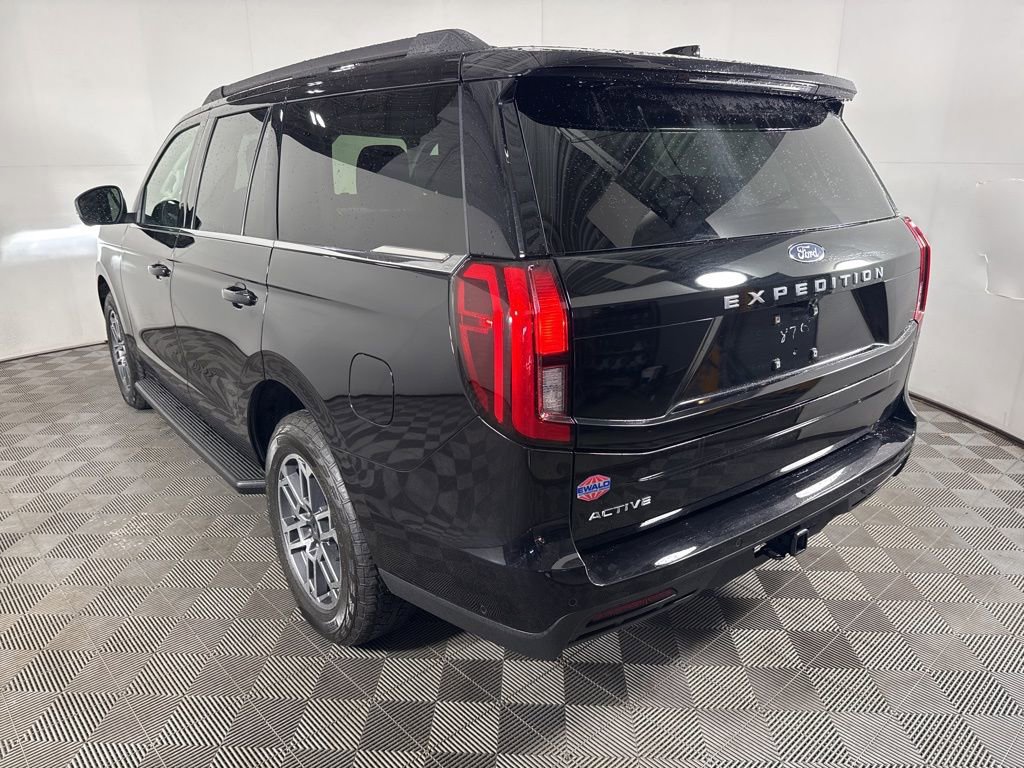 Used 2025 Ford Expedition Active AWD/4WD image 7