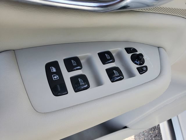 Certified 2025 Volvo XC90 T8 Plus w/ Protection Package Premier AWD/4WD image 13