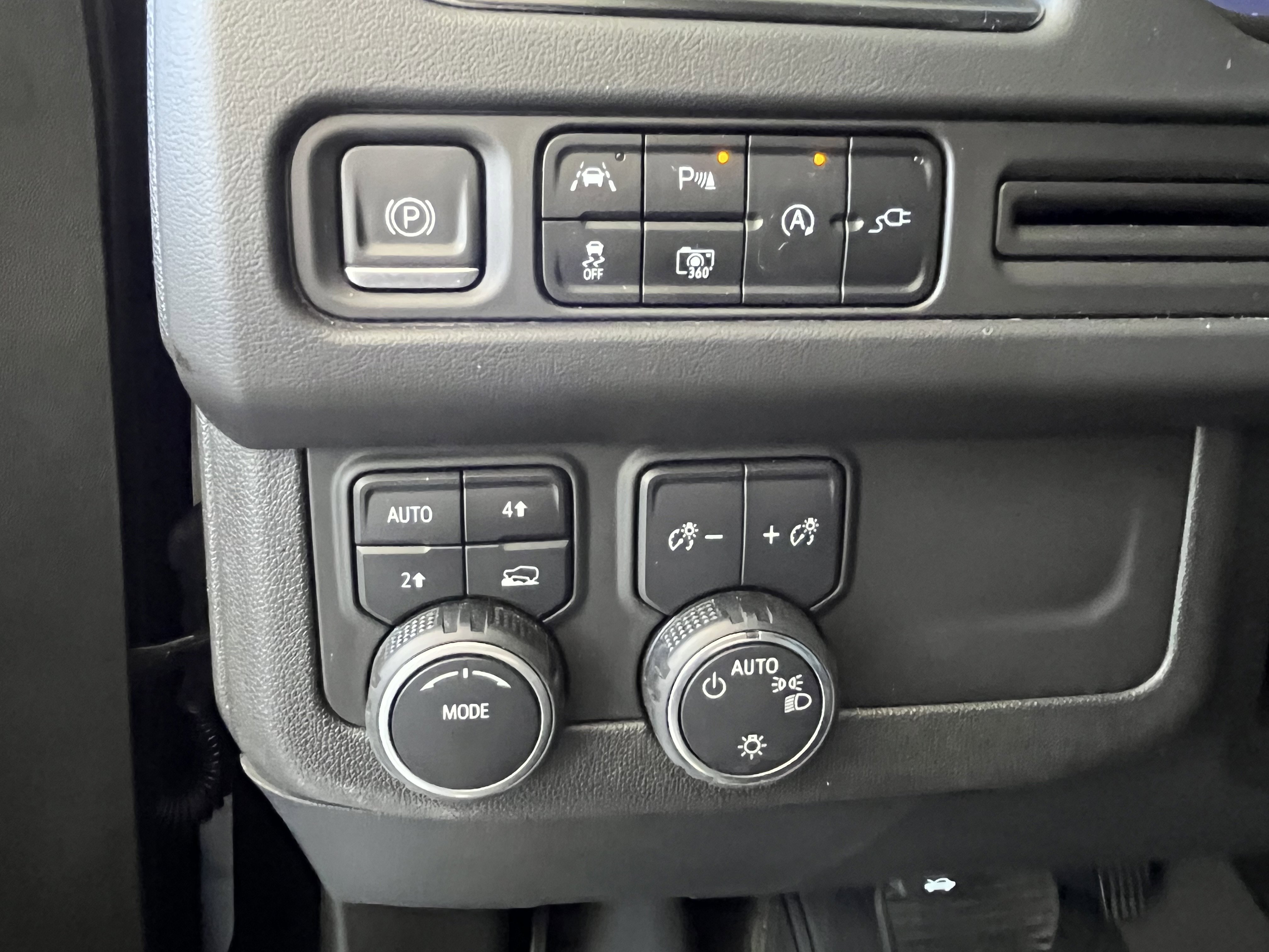 Used 2022 Chevrolet Tahoe LT w/ Luxury Package image 24