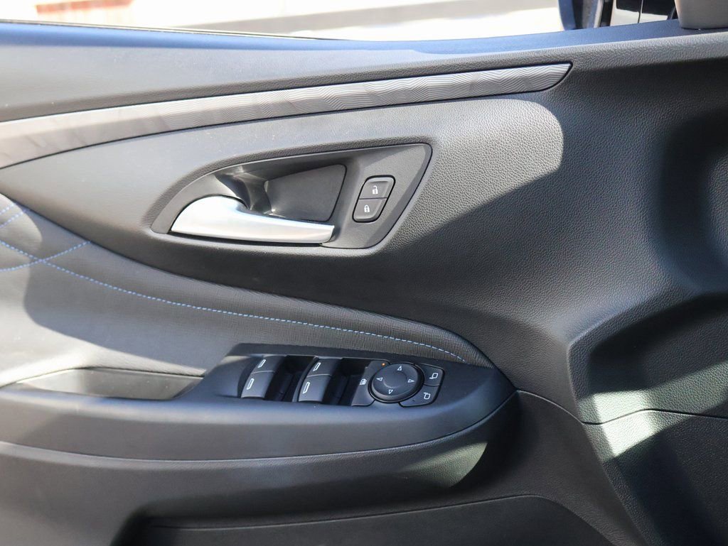 Used 2025 Buick Envista Sport Touring image 45
