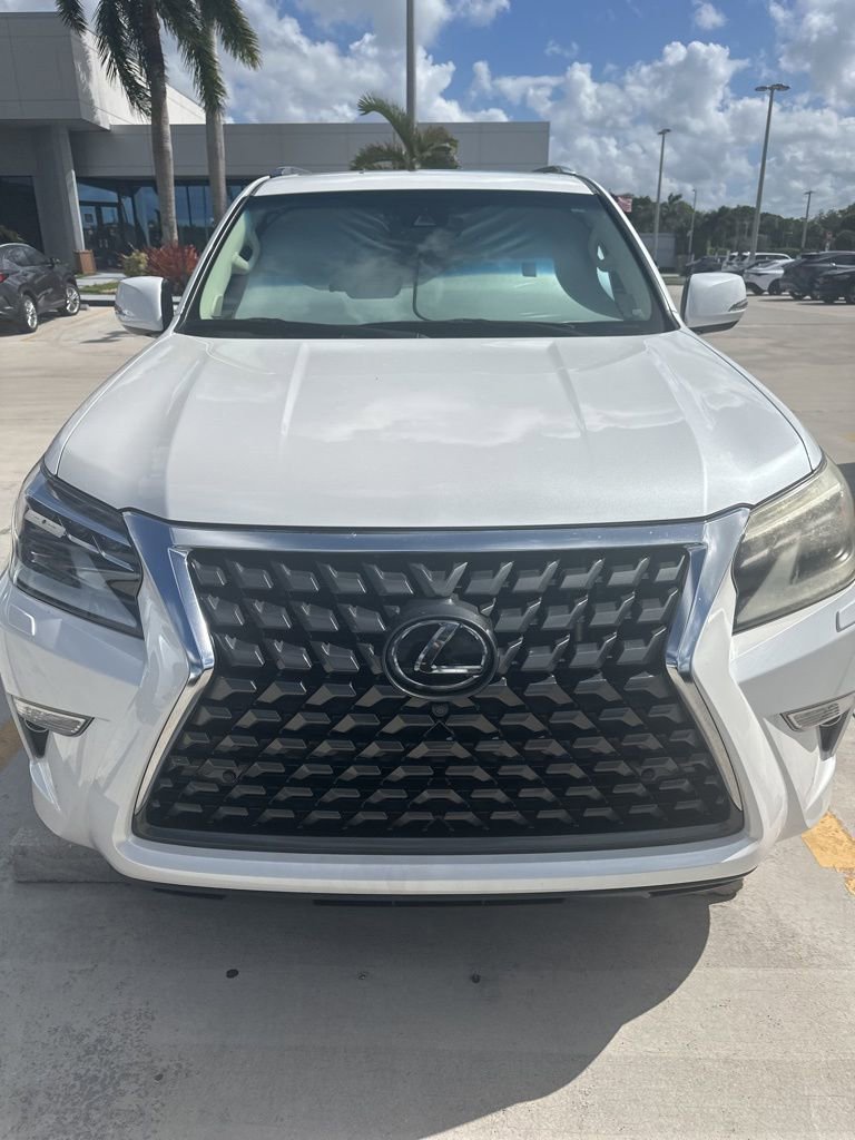 Used 2023 Lexus GX 460 Luxury w/ Accessory Package image 3