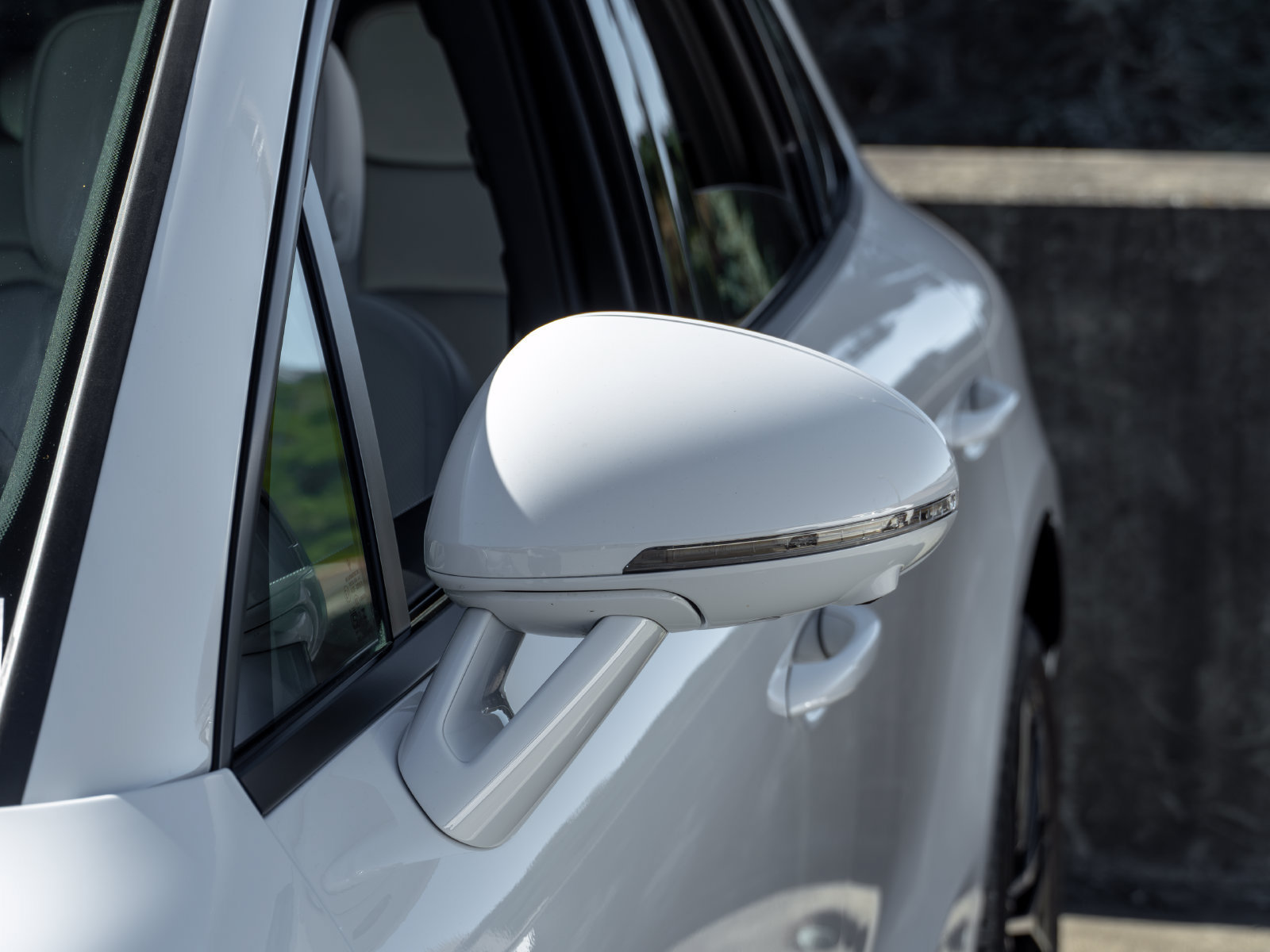 Certified 2025 Porsche Macan AWD/4WD image 16