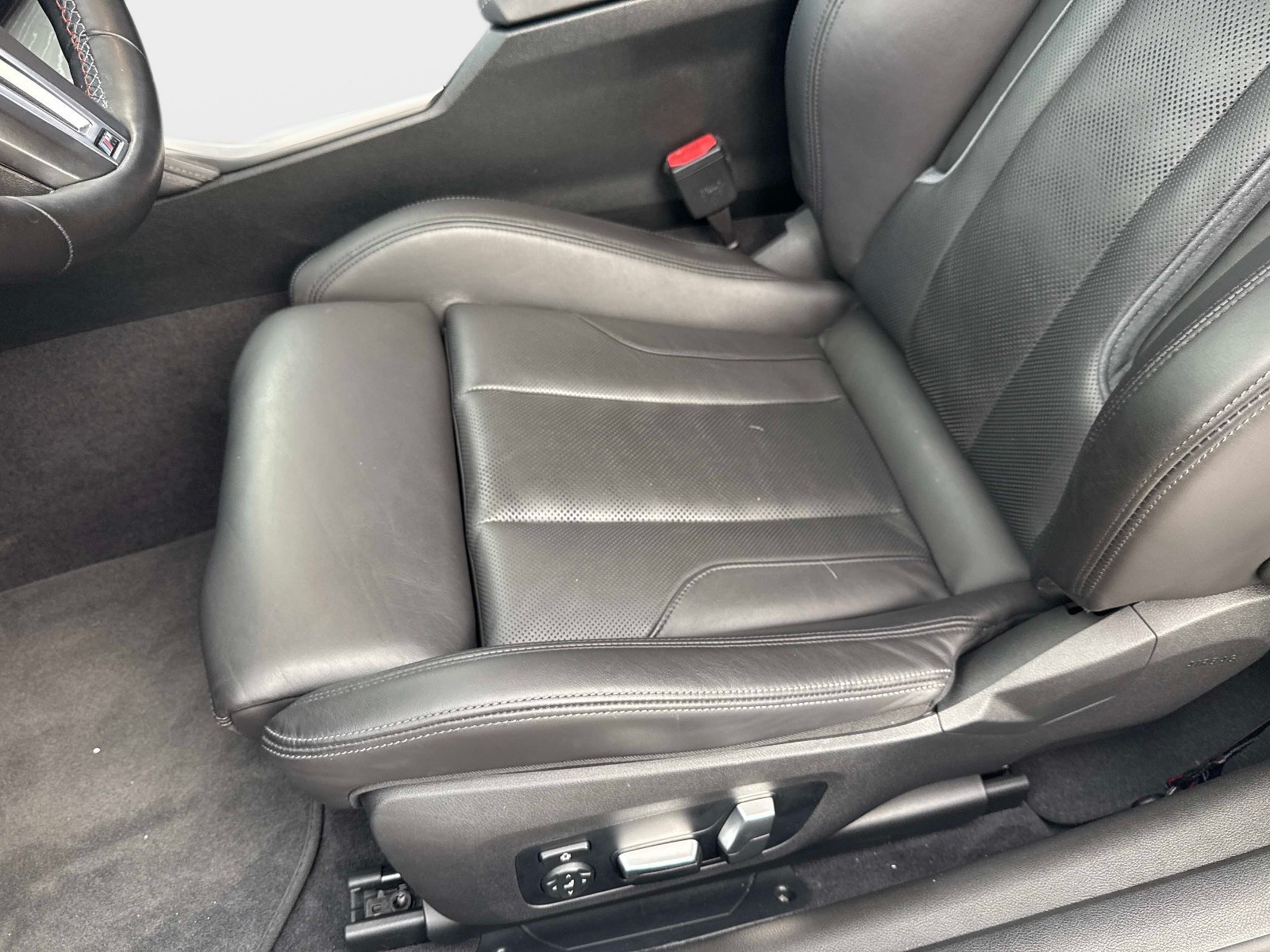 Used 2021 BMW M4 Competition w/ Executive Package RWD image 14