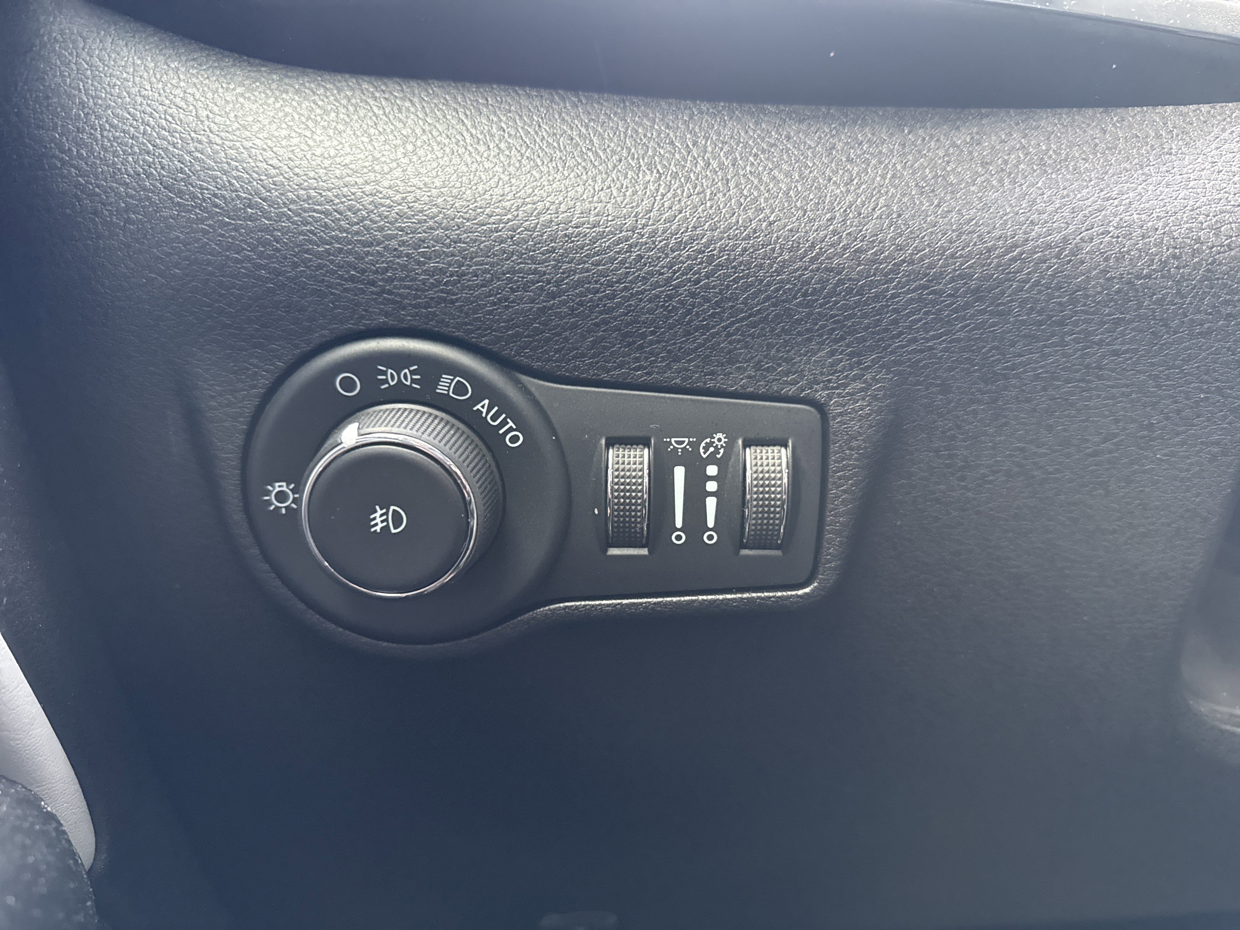 Certified 2022 Jeep Compass Limited w/ Sun and Sound Group image 16