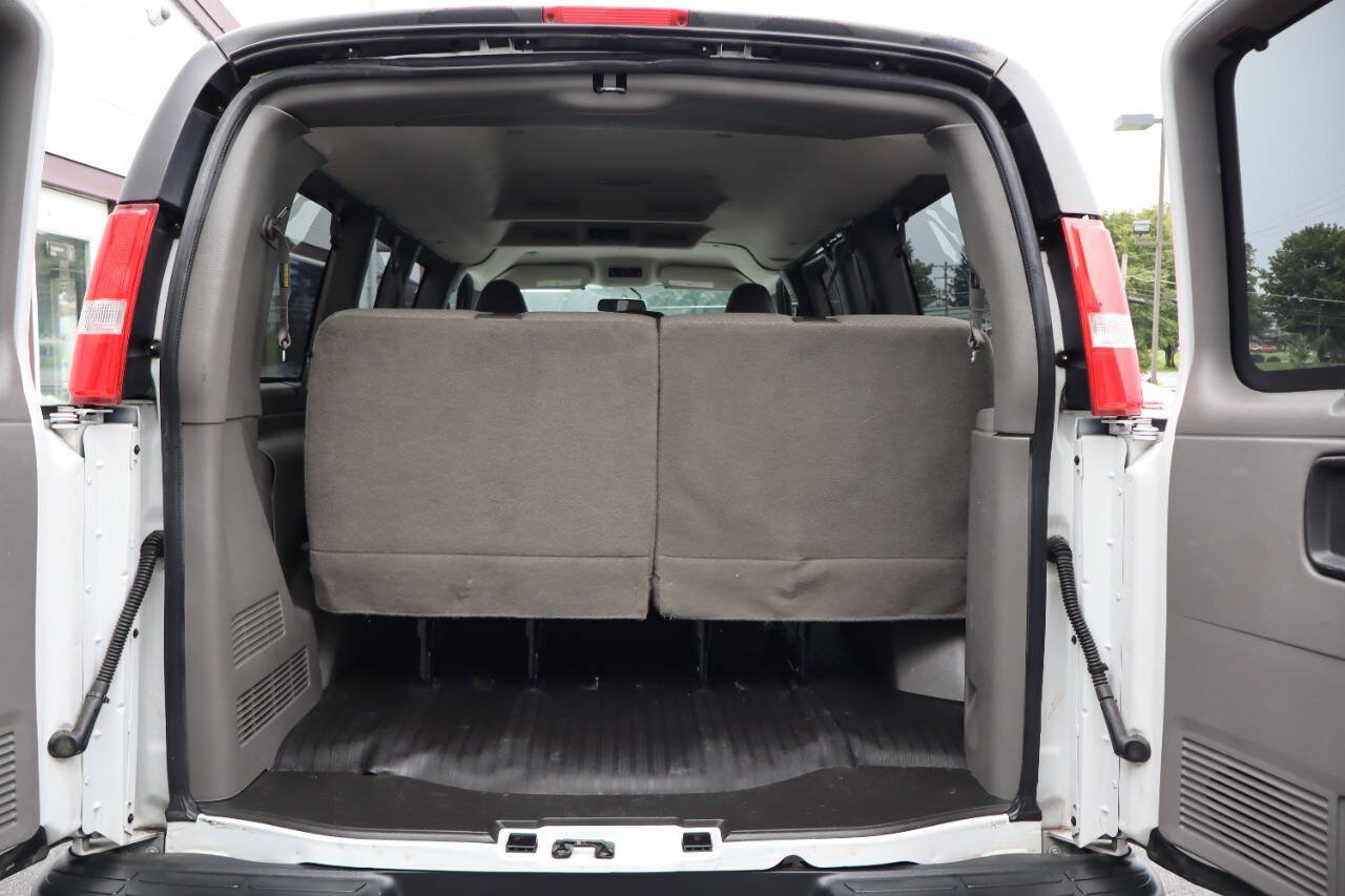 Used 2019 Chevrolet Express 2500 LS w/ Driver Convenience Package RWD image 4