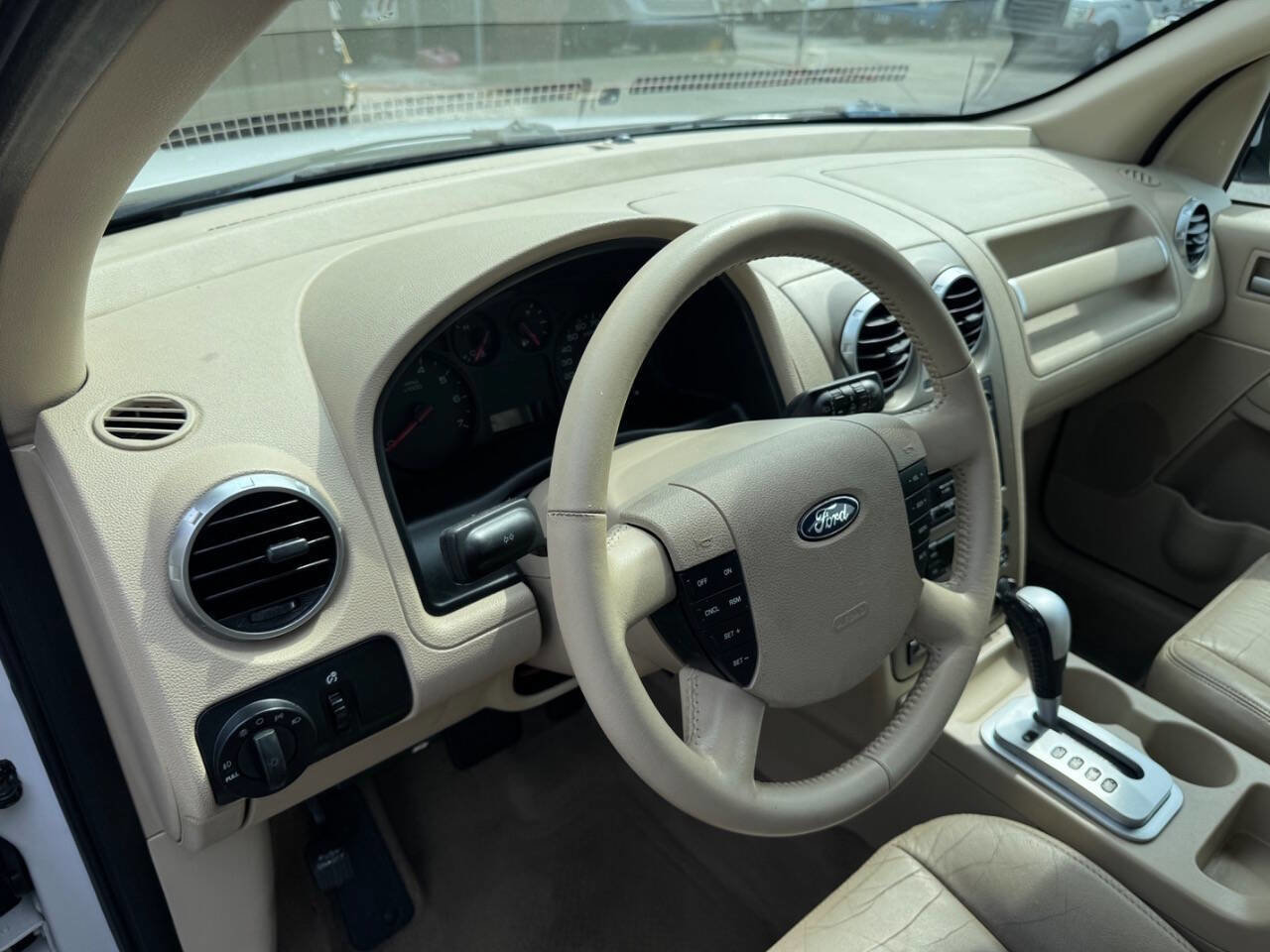 Used 2005 Ford Freestyle SEL AWD/4WD image 8