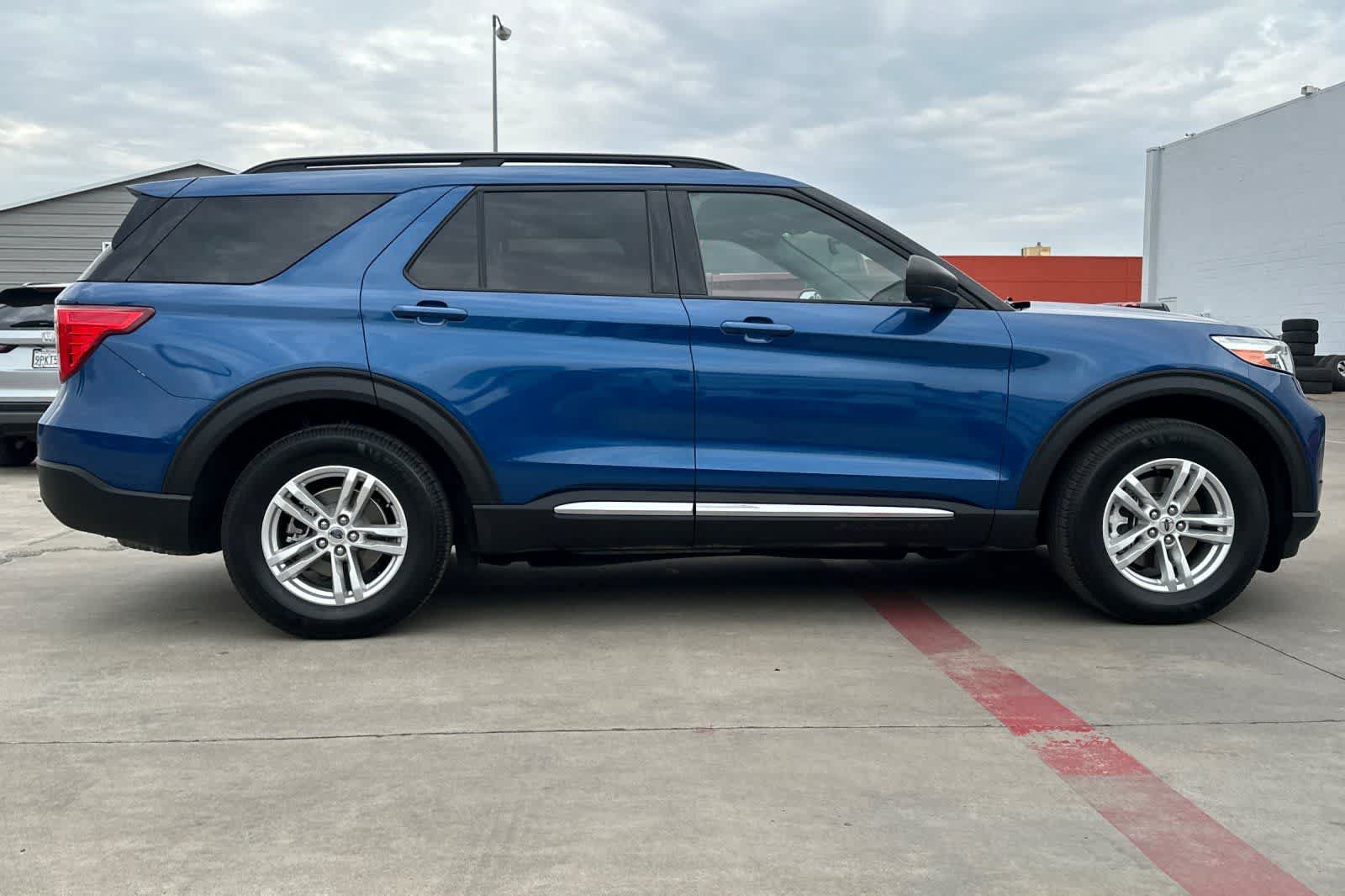 Used 2020 Ford Explorer XLT w/ Equipment Group 202A AWD/4WD image 9