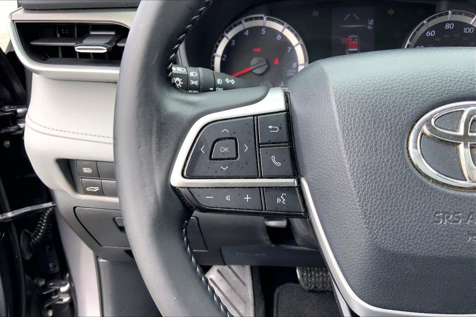 Used 2022 Toyota Highlander LE FWD image 23