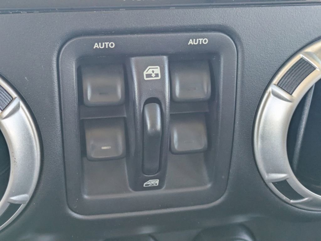 Used 2017 Jeep Wrangler Unlimited Sahara w/ Connectivity Group image 28