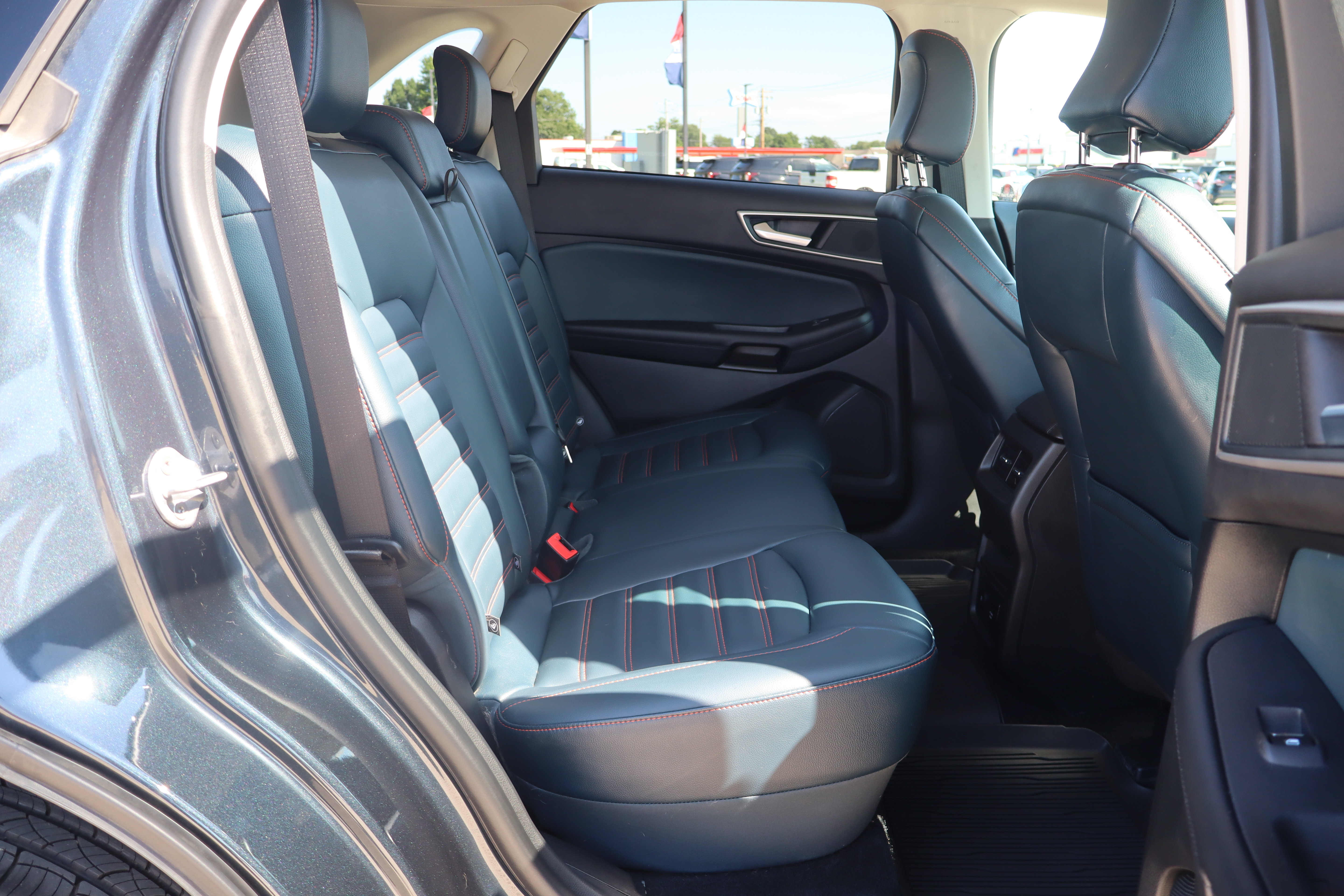 Used 2024 Ford Edge SEL w/ Sport Appearance Package AWD/4WD image 12