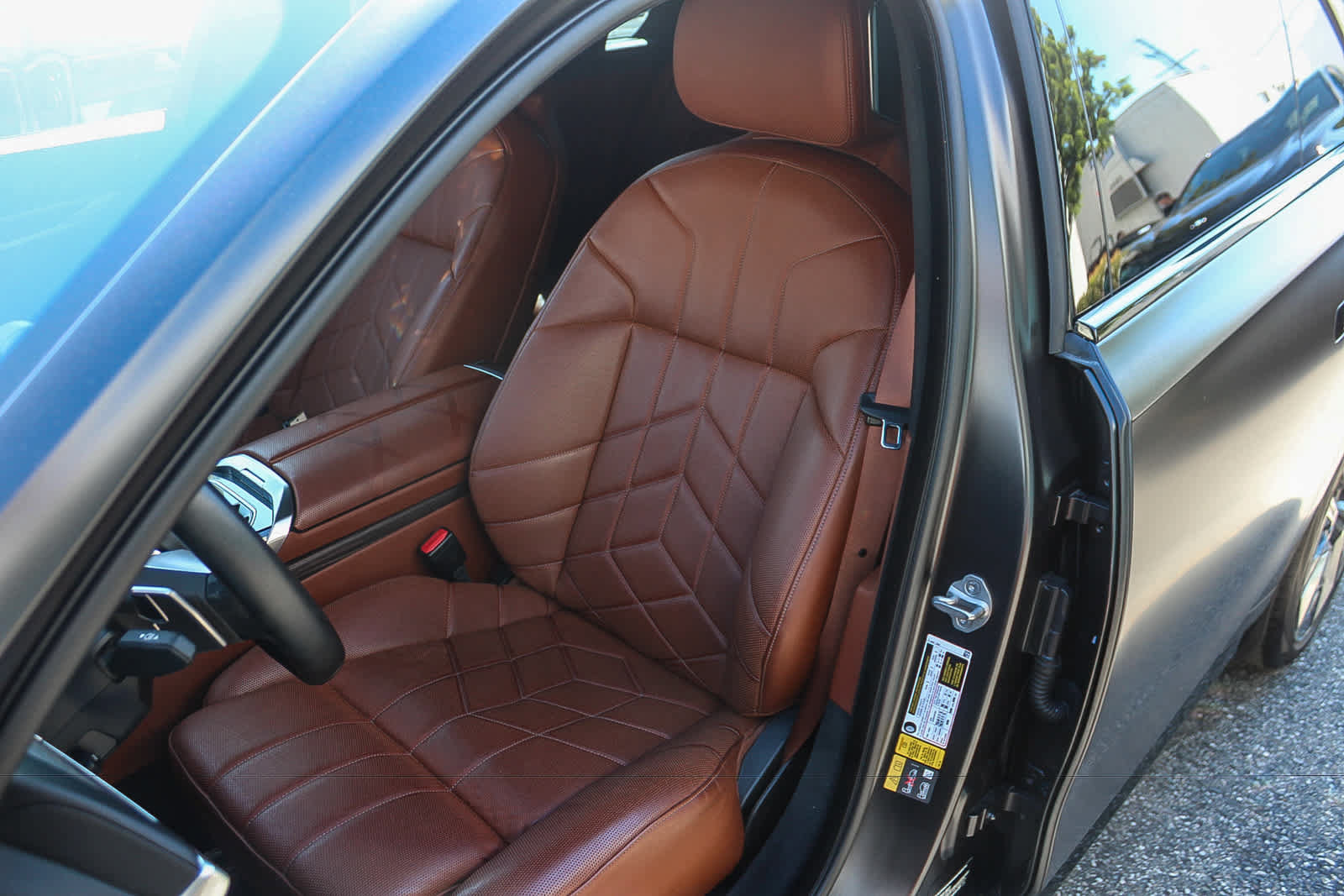Used 2023 BMW i7 xDrive60 AWD/4WD image 25