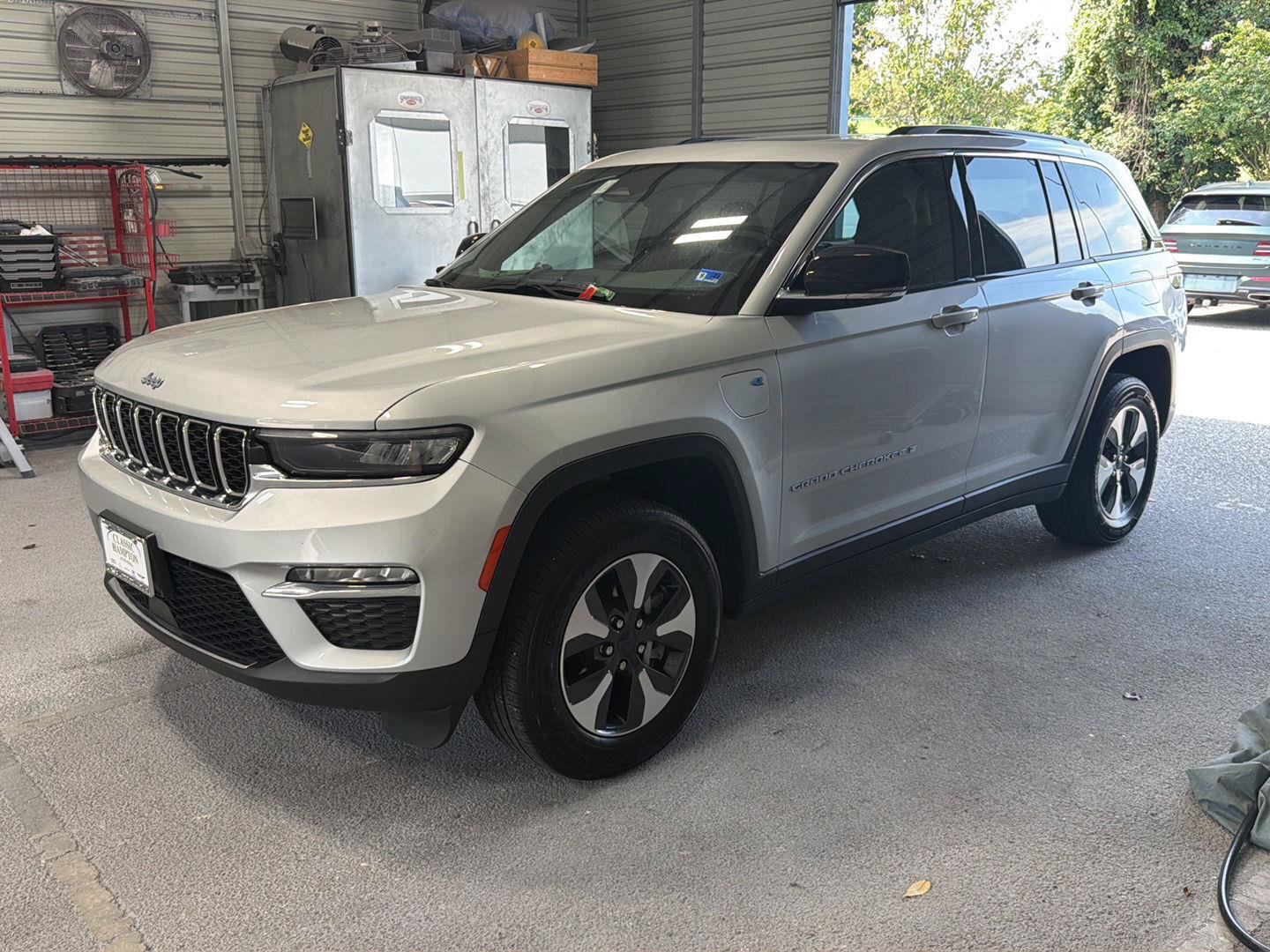 Used 2024 Jeep Grand Cherokee Limited 4xe AWD/4WD image 3