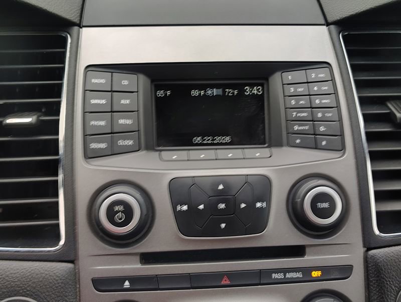 Used 2017 Ford Taurus SEL FWD image 14