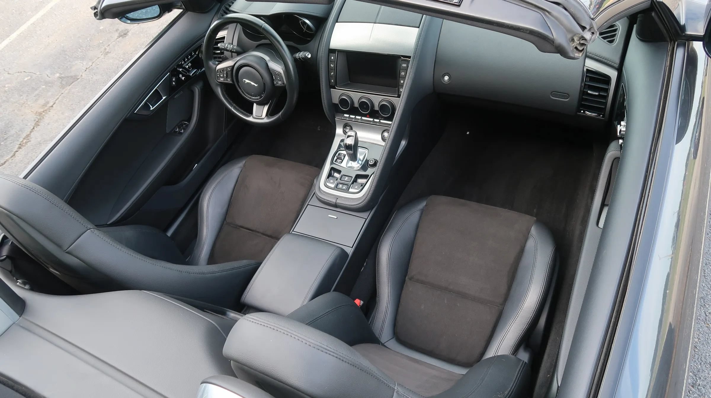 Used 2016 Jaguar F-TYPE Convertible RWD image 40