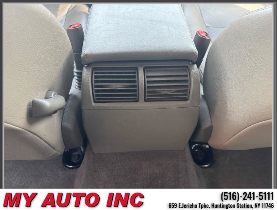 Used 2010 Jeep Grand Cherokee Laredo AWD/4WD image 15