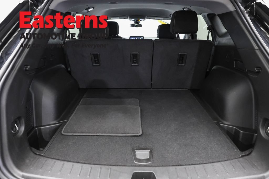Used 2025 Chevrolet Blazer LT FWD image 9