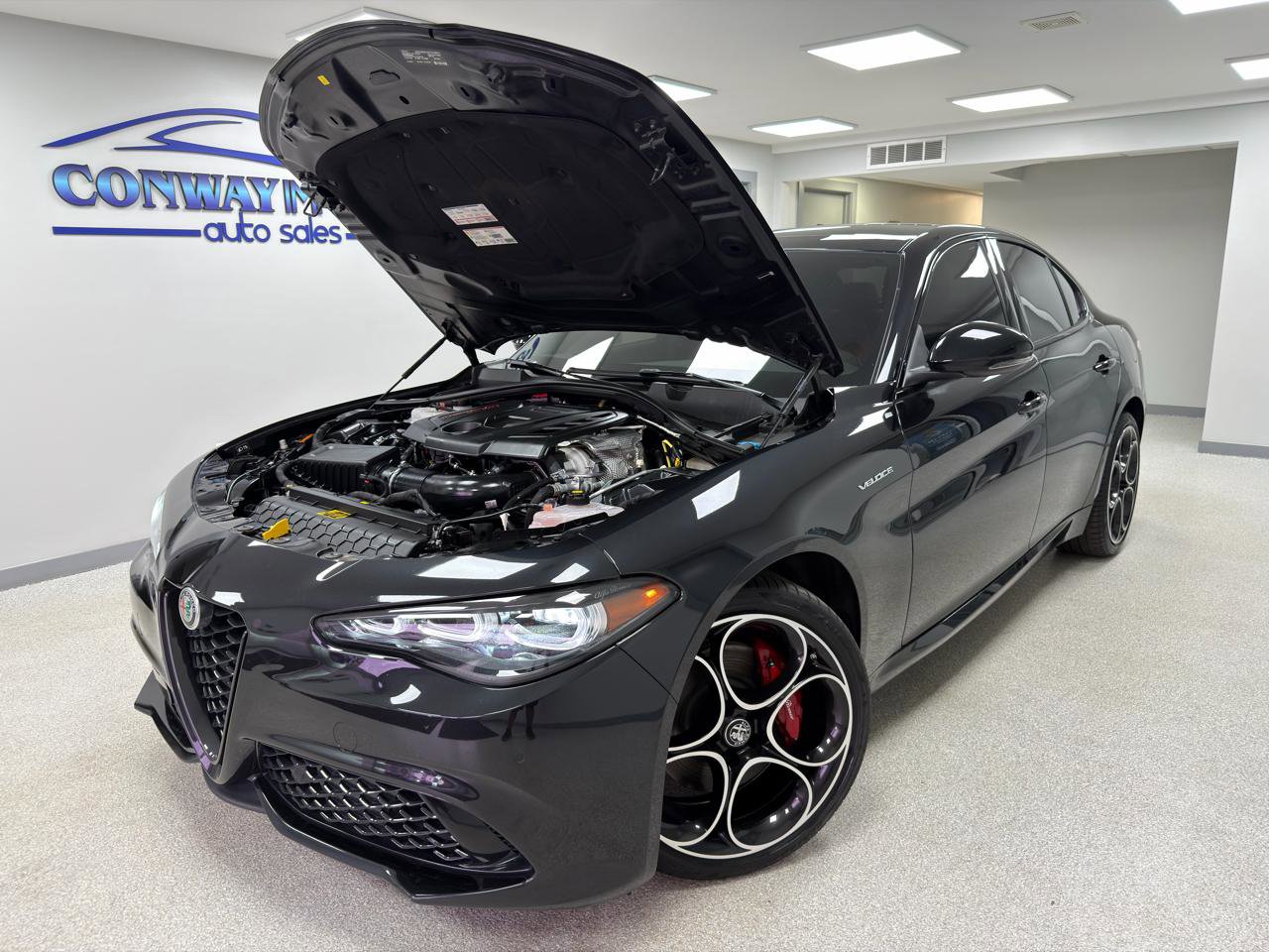 Used 2024 Alfa Romeo Giulia Veloce AWD/4WD image 35