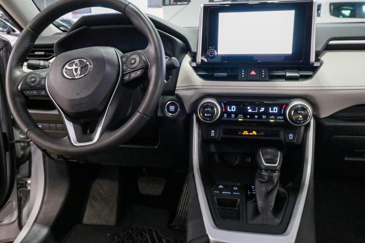 Used 2025 Toyota RAV4 XLE Premium FWD image 26