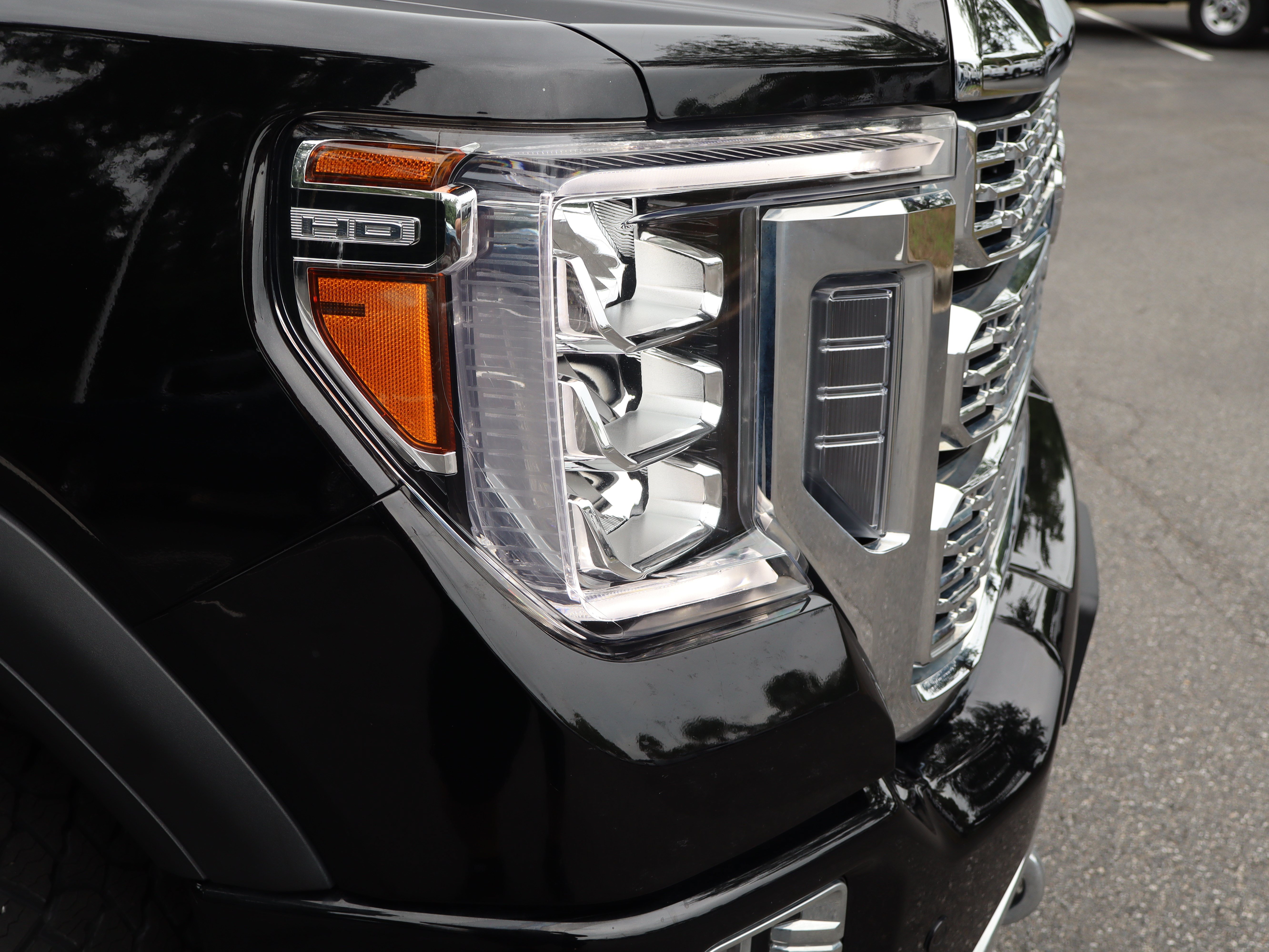 Used 2022 GMC Sierra 3500 Denali w/ Denali Black Diamond Edition AWD/4WD image 11