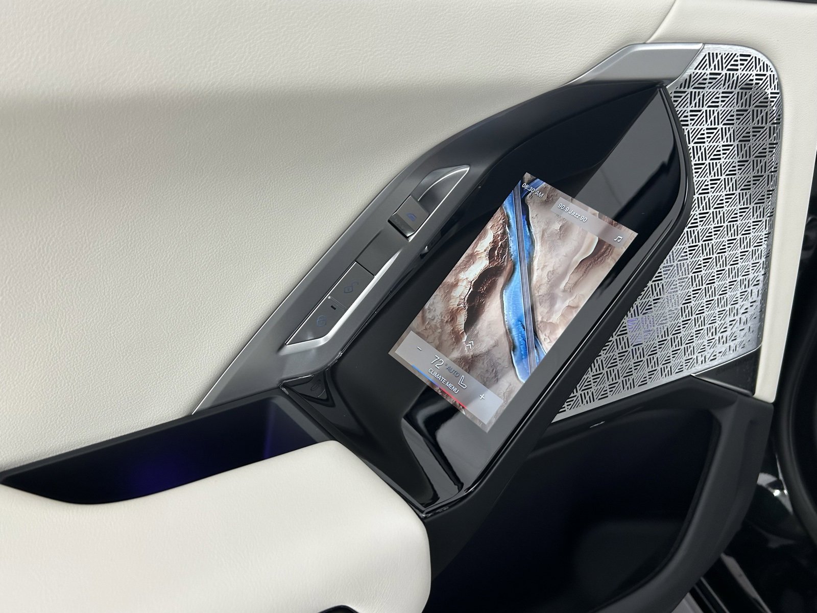 Used 2025 BMW 760i xDrive w/ Premium Package image 35