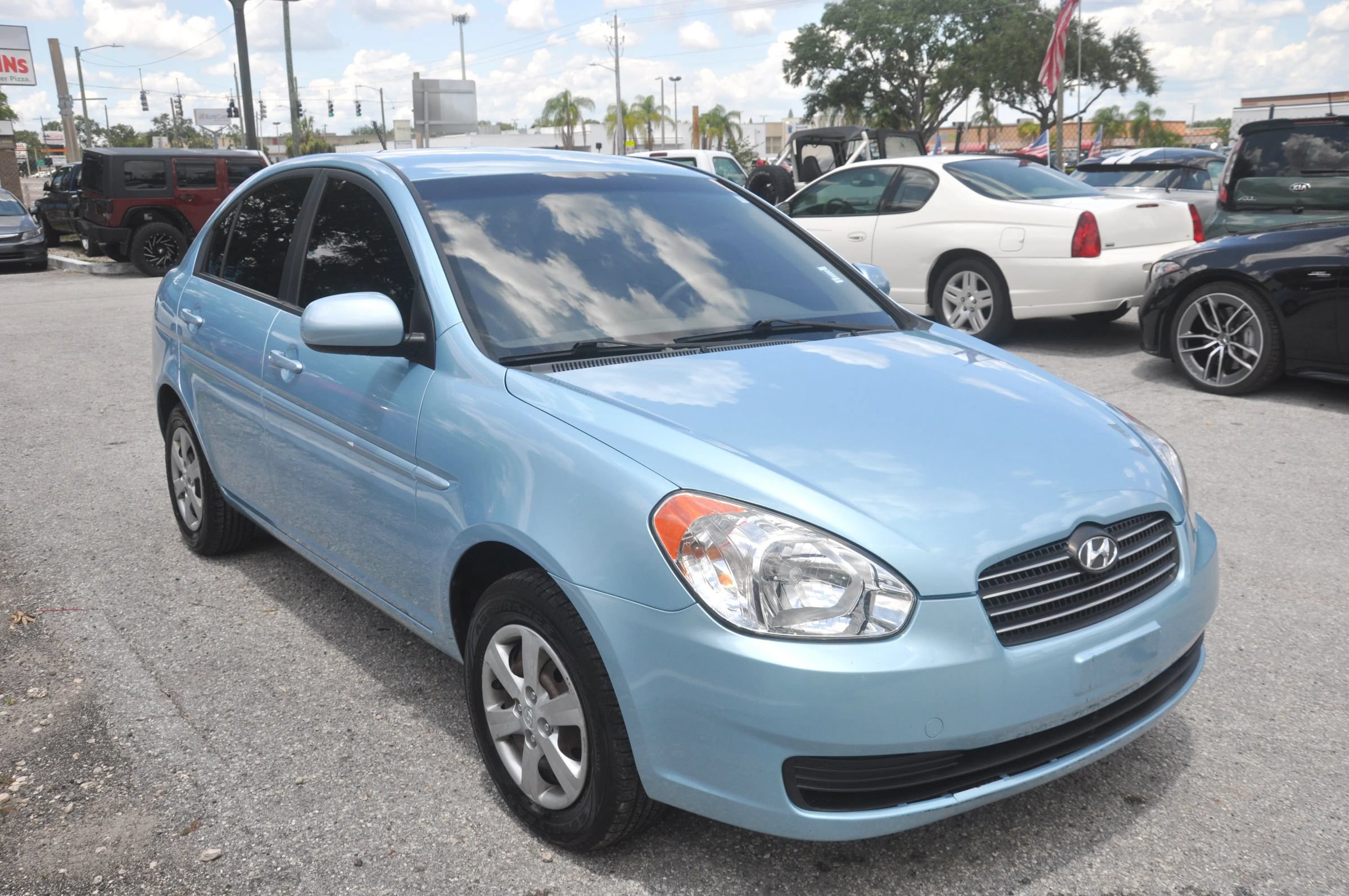 Used 2010 Hyundai Accent GLS w/ Premium Pkg 4 FWD image 1
