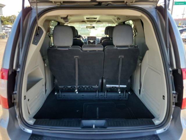 Used 2016 Chrysler Town & Country Touring FWD image 8