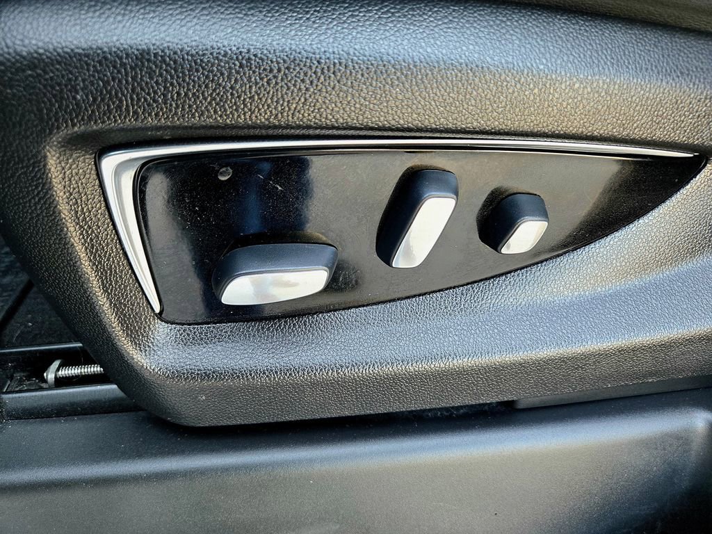 Used 2019 Cadillac Escalade Premium Luxury image 26