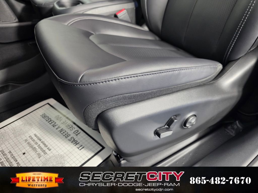 New 2026 Chrysler Pacifica Select w/ S Appearance Package image 14