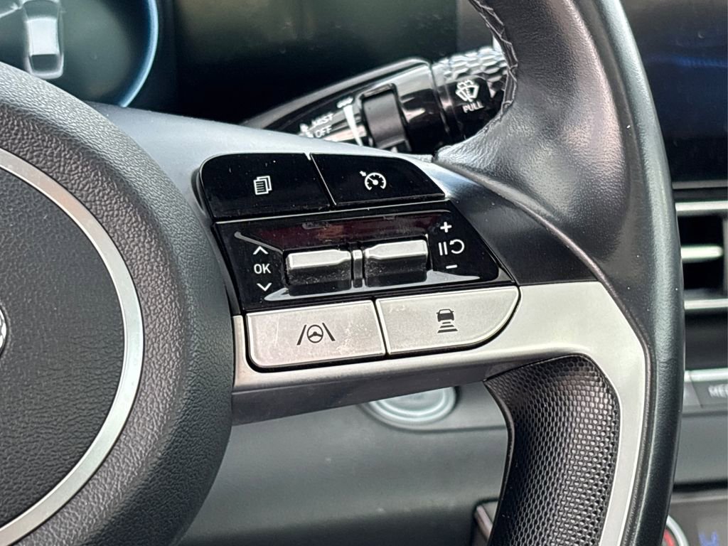 Certified 2023 Hyundai Elantra Limited w/ Preferred Accessory Package image 33