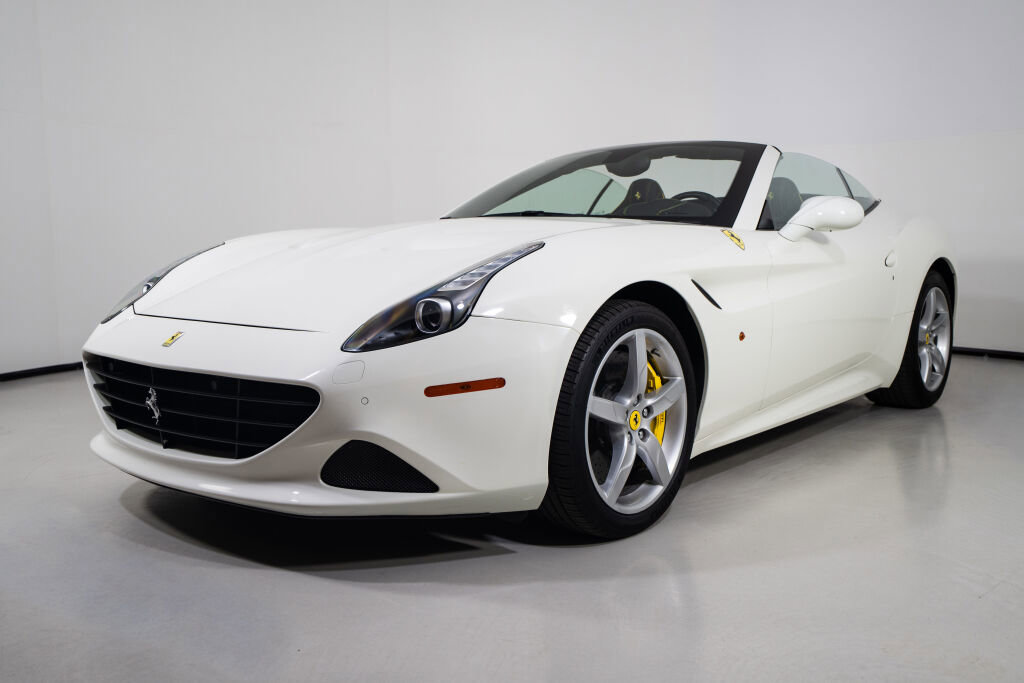 Used 2017 Ferrari California T RWD image 13