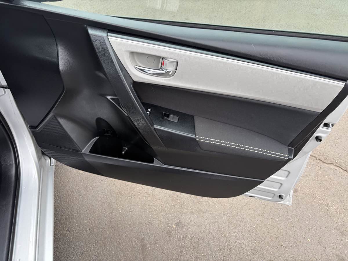 Used 2017 Toyota Corolla L FWD image 28