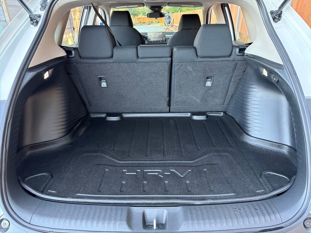 Used 2025 Honda HR-V LX image 31