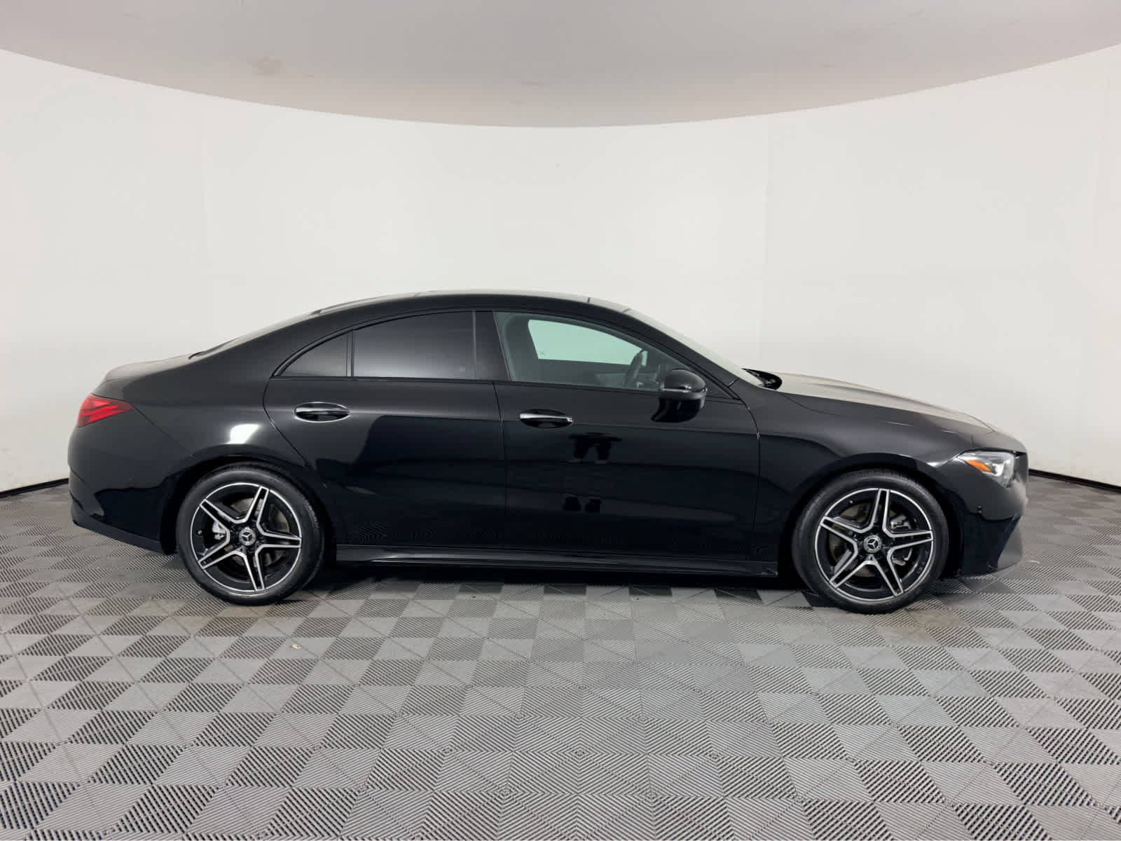 Used 2024 Mercedes-Benz CLA 250 image 2