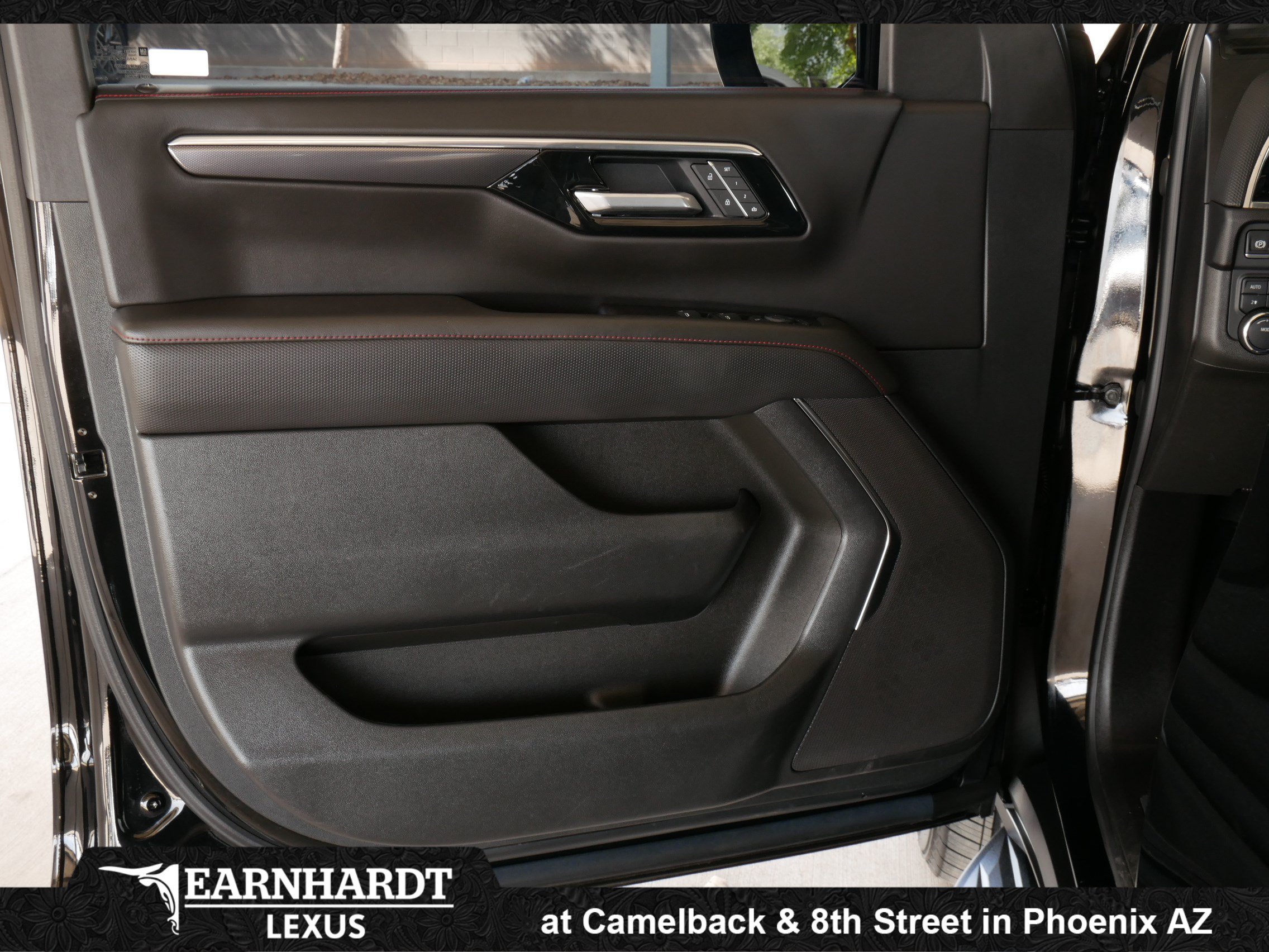 Used 2025 Chevrolet Suburban RST w/ Sun And Tow Package AWD/4WD image 6
