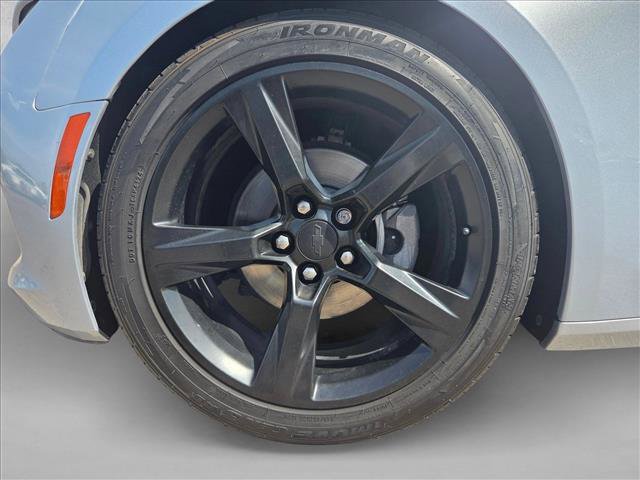 Used 2017 Chevrolet Camaro LT RWD image 27