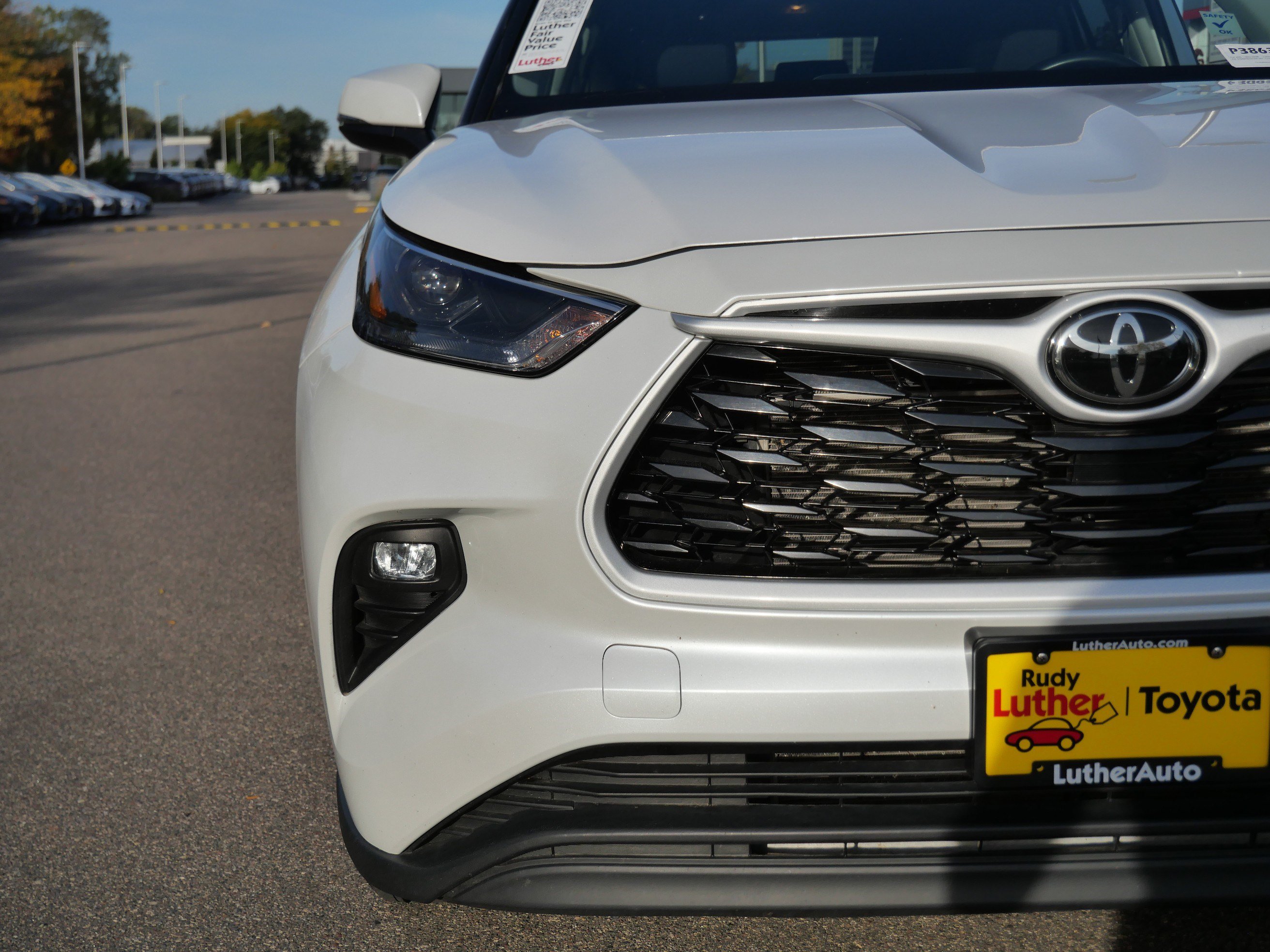 Used 2025 Toyota Highlander LE AWD/4WD image 16