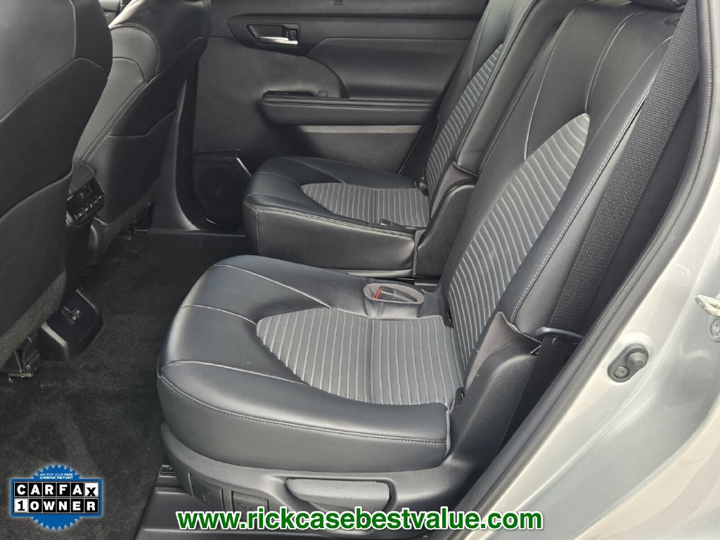 Used 2023 Toyota Highlander XSE FWD image 11