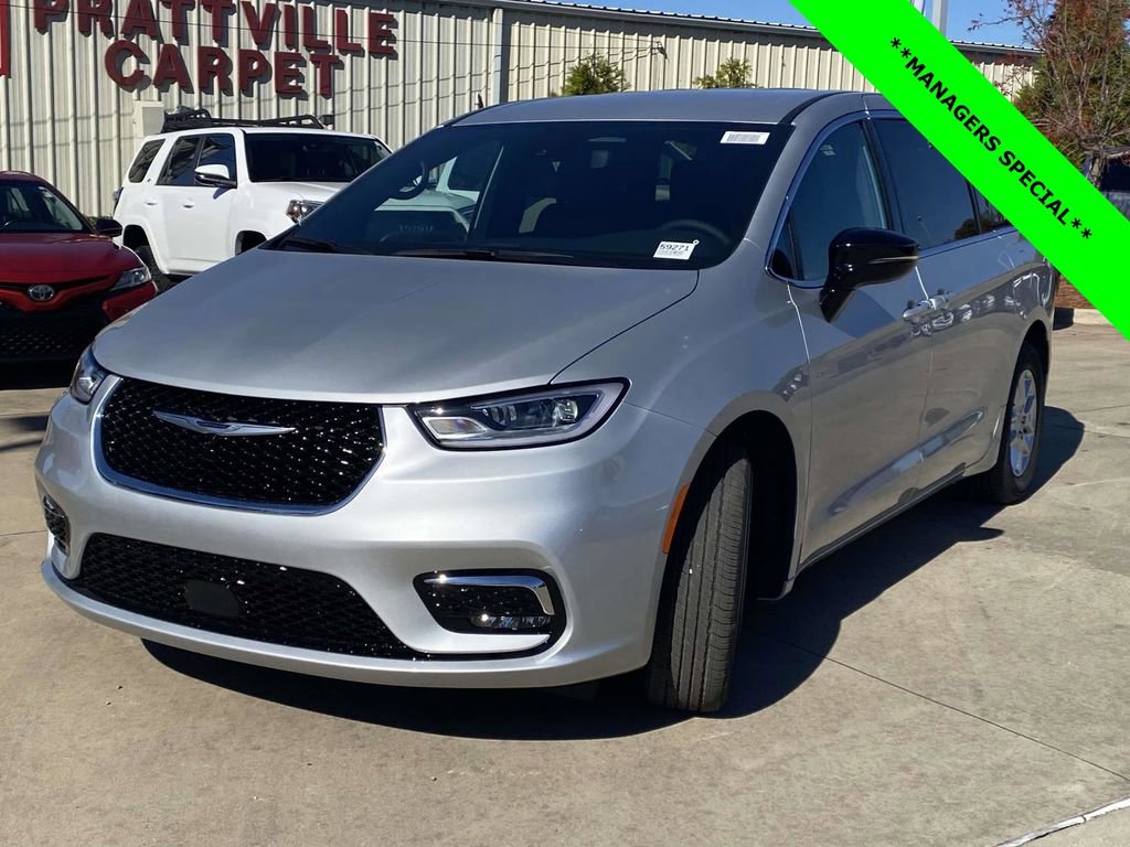 New 2026 Chrysler Pacifica Select image 2