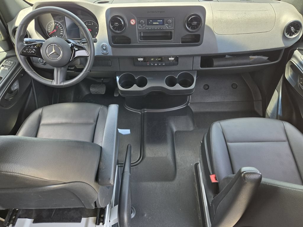 Used 2025 Mercedes-Benz Sprinter 2500 image 12