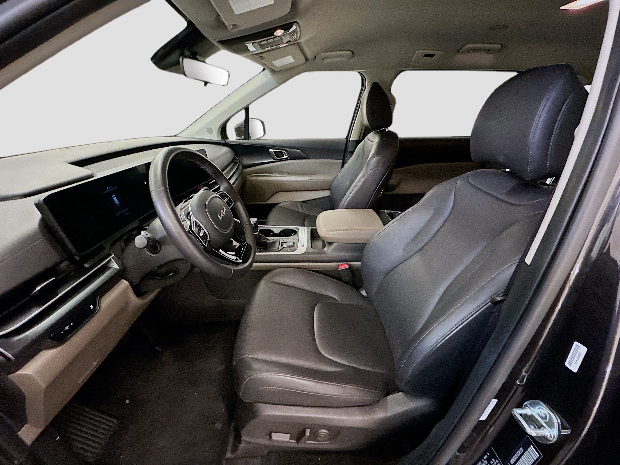 Used 2026 Kia Carnival FWD image 13
