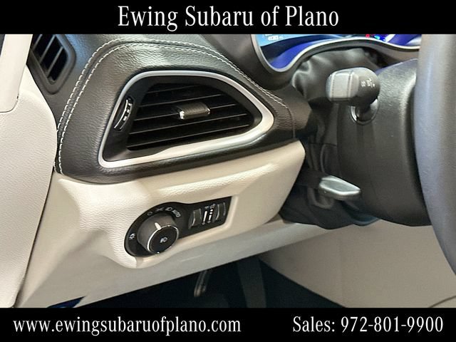 Used 2024 Chrysler Pacifica Limited FWD image 10