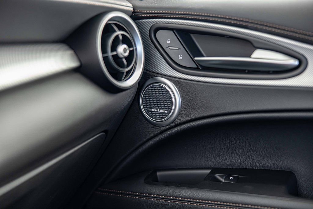 New 2025 Alfa Romeo Stelvio Sprint image 32