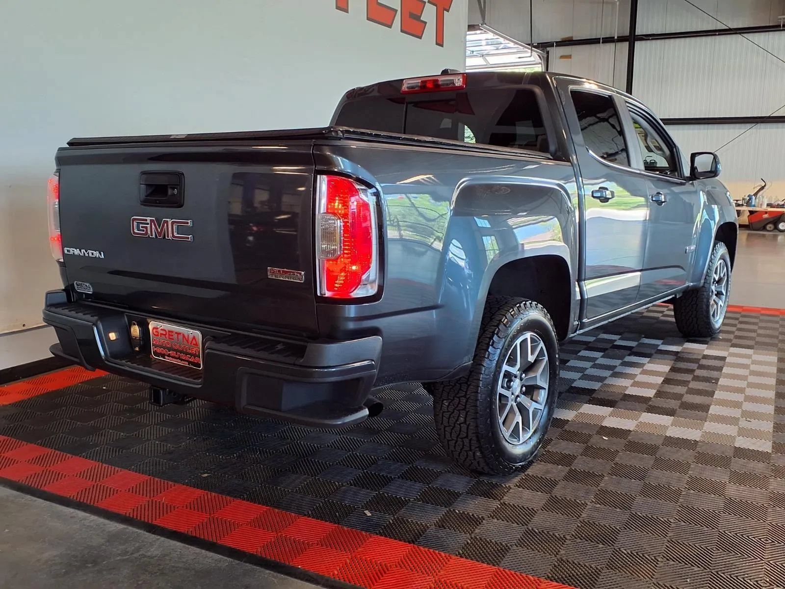 Used 2015 GMC Canyon SLE w/ All-Terrain Package AWD/4WD image 7