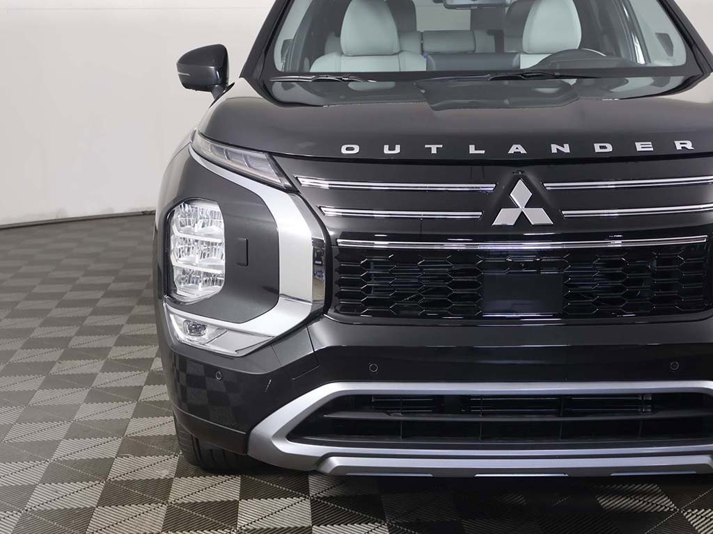 New 2025 Mitsubishi Outlander AWD image 17