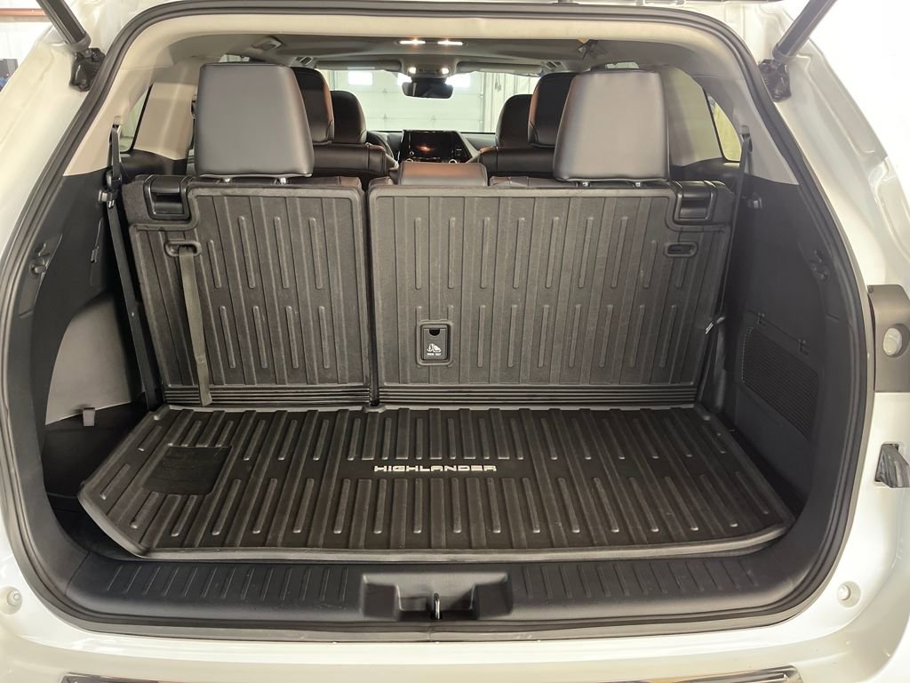 Used 2023 Toyota Highlander XLE image 23