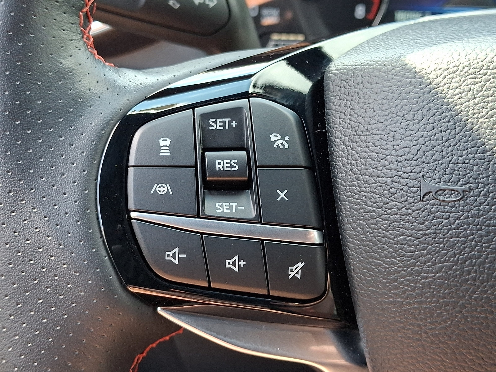 Used 2024 Ford Explorer ST-Line w/ Class IV Trailer Tow Package AWD/4WD image 25