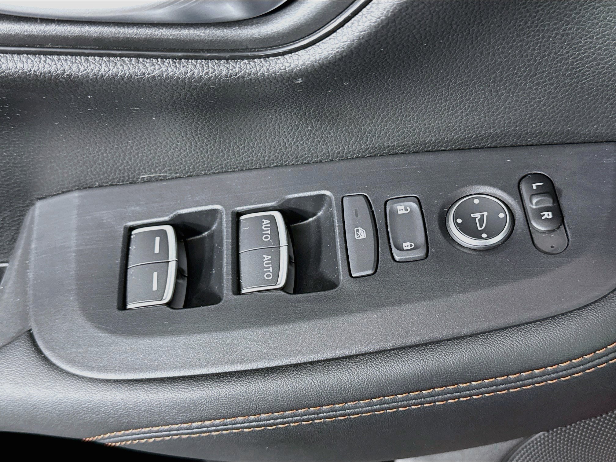 Used 2025 Honda HR-V Sport image 18