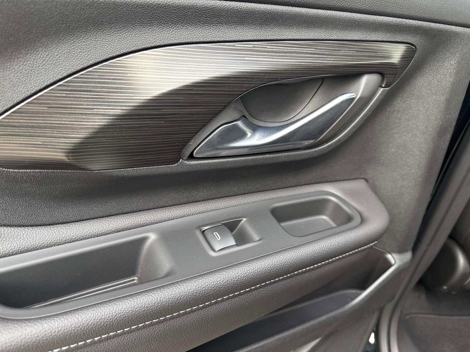 Used 2022 GMC Terrain SLE w/ Driver Convenience Package image 12