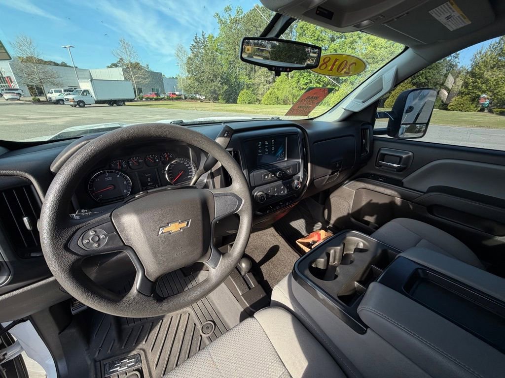 Used 2018 Chevrolet Silverado 1500 Custom w/ Custom Value Package AWD/4WD image 18