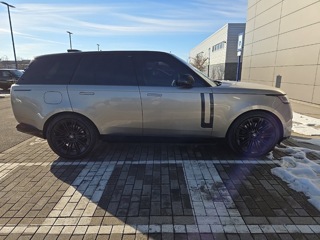 Certified 2024 Land Rover Range Rover SE image 4